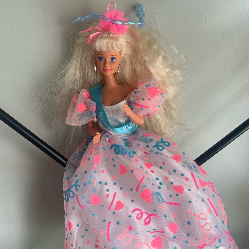 Vintage 1994 Mattel Prettiest Present of All Birthday Barbie Articulating Legs